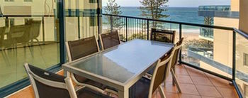 Peninsular Beachfront Resort - Sydneys Hotel 1