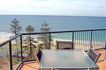 Peninsular Beachfront Resort - Sydneys Hotel 3