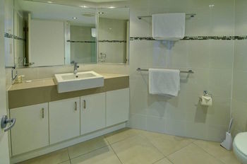 Peninsular Beachfront Resort - Sydneys Hotel 9