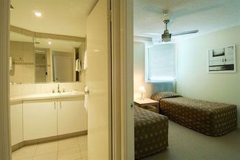 Peninsular Beachfront Resort - Sydneys Hotel 16