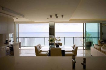 Peninsular Beachfront Resort - Sydneys Hotel 47