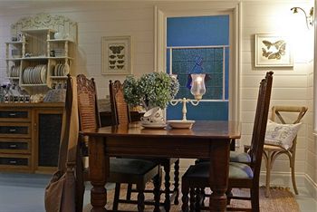 Valley Ranges Getaways - Sydneys Hotel 3