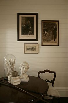 Valley Ranges Getaways - Sydneys Hotel 4