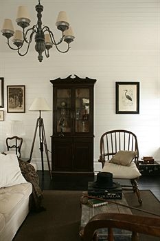 Valley Ranges Getaways - Sydneys Hotel 5