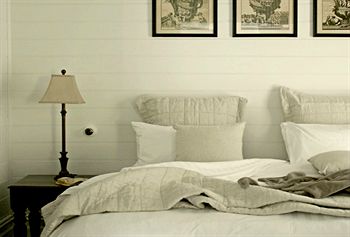 Valley Ranges Getaways - Sydneys Hotel 7