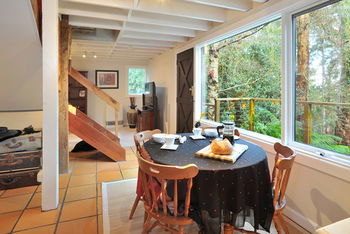 Valley Ranges Getaways - Sydneys Hotel 12