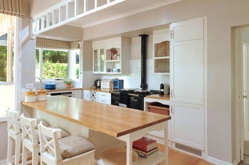 Valley Ranges Getaways - Sydneys Hotel 16
