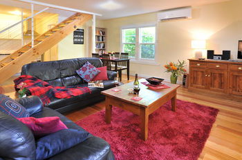 Valley Ranges Getaways - Sydneys Hotel 20