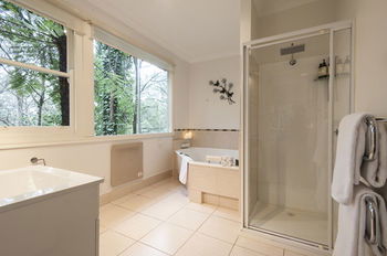 Valley Ranges Getaways - Sydneys Hotel 21