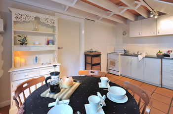 Valley Ranges Getaways - Sydneys Hotel 23