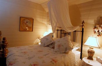 Valley Ranges Getaways - Sydneys Hotel 0