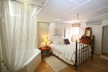 Valley Ranges Getaways - Sydneys Hotel 1
