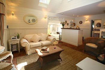 Valley Ranges Getaways - Sydneys Hotel 2