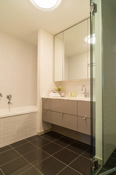AKOM Docklands - Sydneys Hotel 35