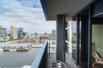 AKOM Docklands - Sydneys Hotel 48
