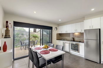 Bungunyah Apartments - Sydneys Hotel 11