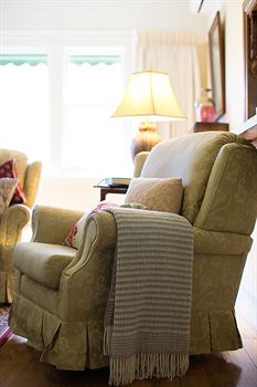 Adeline Bed And Breakfast - Sydneys Hotel 12