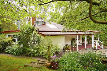 Adeline Bed And Breakfast - Sydneys Hotel 0