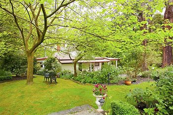 Adeline Bed And Breakfast - Sydneys Hotel 1