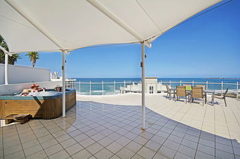 Aqua Vista Resort - Sydneys Hotel 32