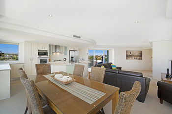 Aqua Vista Resort - Sydneys Hotel 65