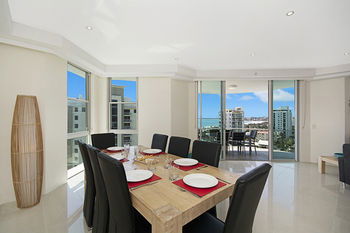 Aqua Vista Resort - Sydneys Hotel 83