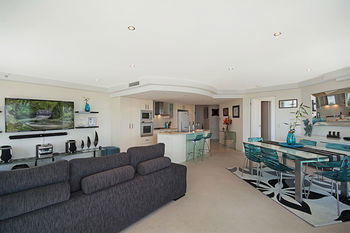 Aqua Vista Resort - Sydneys Hotel 84