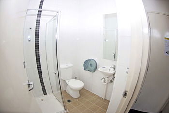 United Backpackers Melbourne - Sydneys Hotel 8