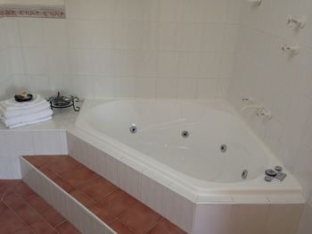 Valley Of The Waters B&B - Sydneys Hotel 8