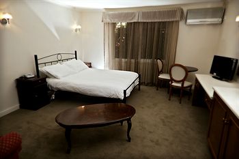 Elizabethan Lodge - Sydneys Hotel 7