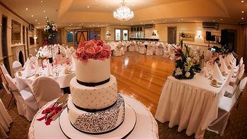 Elizabethan Lodge - Sydneys Hotel 13