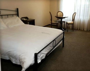 Elizabethan Lodge - Sydneys Hotel 16
