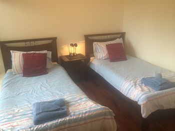 Australian Home Away @ East Doncaster Andersons Creek 1 - Sydneys Hotel 4