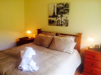 Australian Home Away @ East Doncaster Andersons Creek 1 - Sydneys Hotel 6