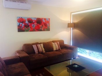 Australian Home Away @ East Doncaster Andersons Creek 1 - Sydneys Hotel 13