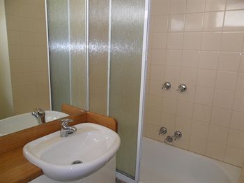 Australian Home Away @ Richmond - Sydneys Hotel 1