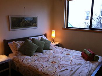 Australian Home Away @ Richmond - Sydneys Hotel 3