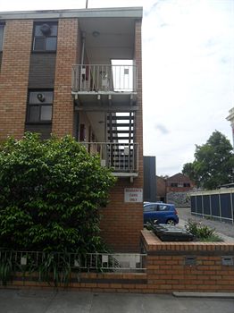 Australian Home Away @ Richmond - Sydneys Hotel 10