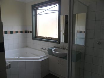 Australian Home Away @ Box Hill 32 - Sydneys Hotel 0