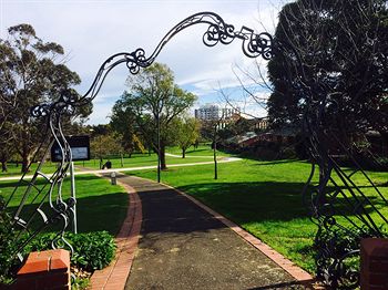 Australian Home Away @ Box Hill 32 - Sydneys Hotel 2