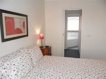 Australian Home Away @ Box Hill 32 - Sydneys Hotel 5