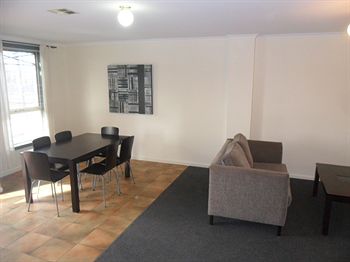 Australian Home Away @ Box Hill 32 - Sydneys Hotel 10