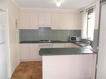 Australian Home Away @ Box Hill 32 - Sydneys Hotel 11