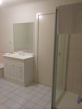 Australian Home Away Ringwood @ Bardia - Sydneys Hotel 0