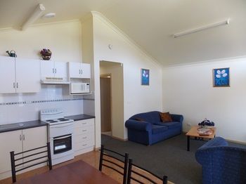 Ingenia Holidays Avina - Sydneys Hotel 3