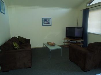 Ingenia Holidays Avina - Sydneys Hotel 4