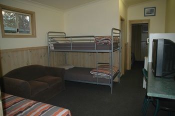 Ingenia Holidays Avina - Sydneys Hotel 10
