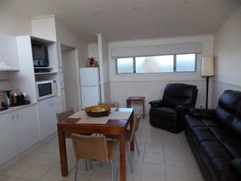 Ingenia Holidays Avina - Sydneys Hotel 15