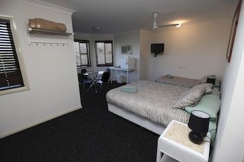 Across Country Motel And Serviced Apartments - Sydneys Hotel 9