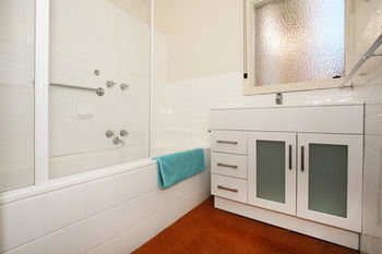 Lisson Holiday Rental - Sydneys Hotel 0